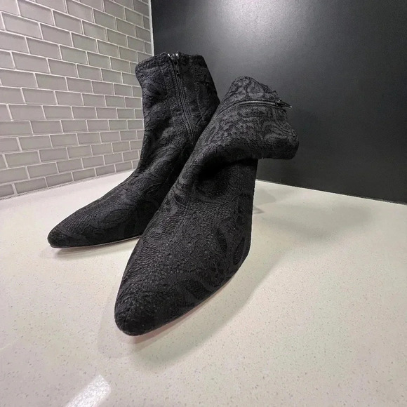 Gently worn Antonio Milani Lace Ankle Boots, Black Size 10 with a 4” Heel - Picture 1 of 10